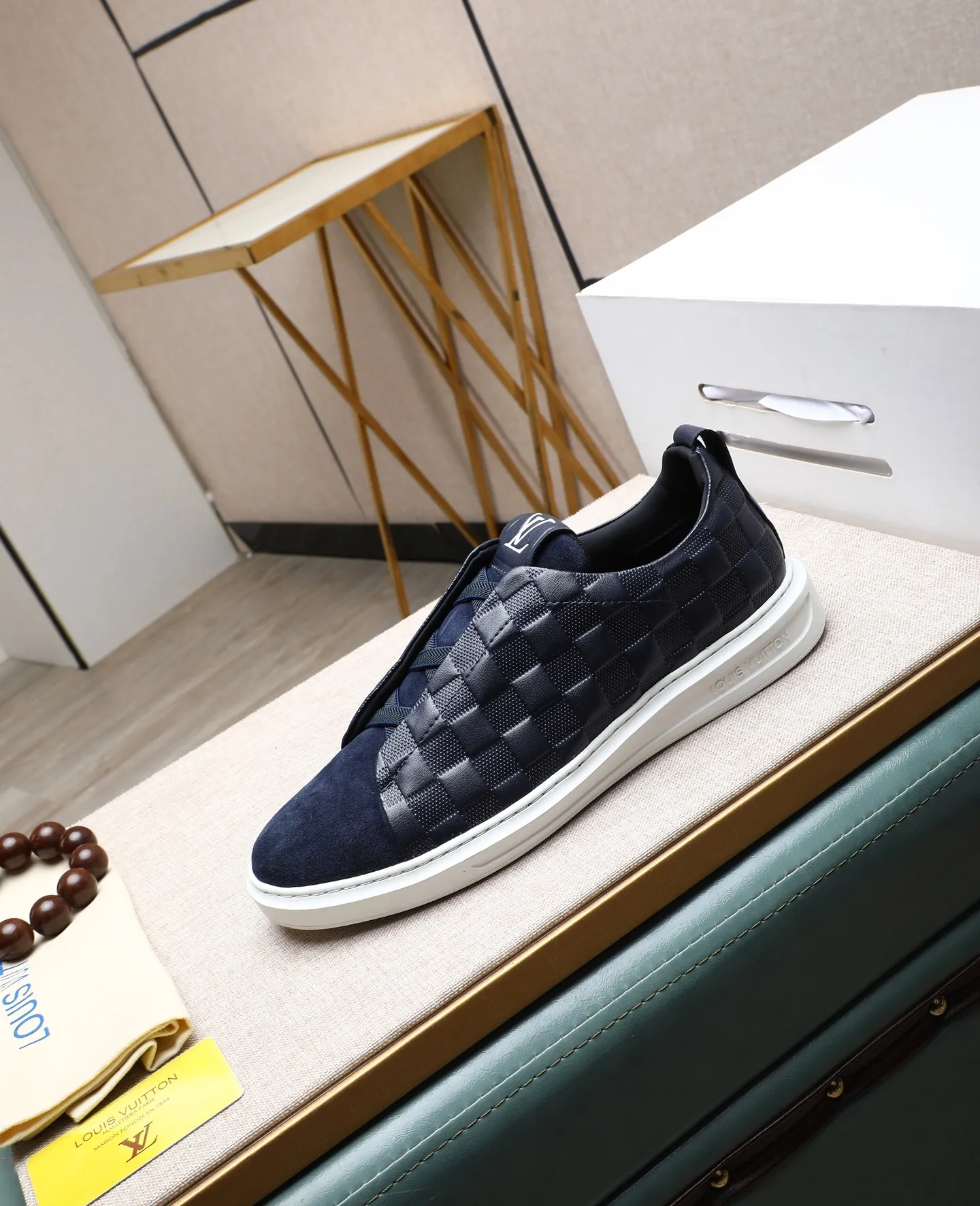 Men's shoes 💰460 【LOUIS VUITTON】Louis Vuitton 2 new products 👟Milan fashion show style 🇰🇾🇰🇾LV family logo, celebrity style, a must-have for fashionistas ⚠️Imported materials ➕Cow leather ➕Breathable leather lining ➕Special outsole 👞Number 38-44 (45 46 custom-made)